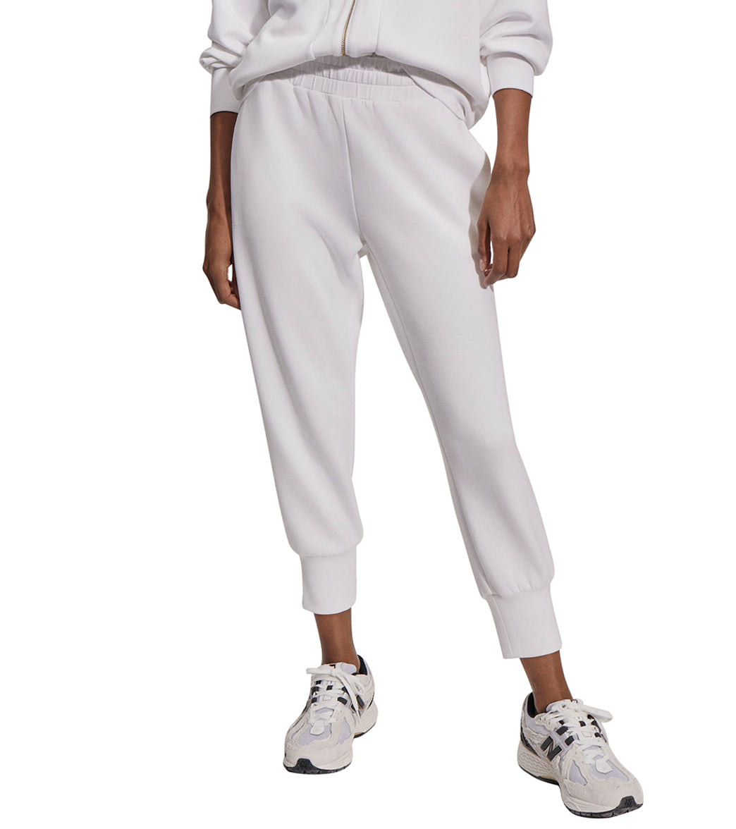 cute crops styled with slim cuff pants in white for studio to street look